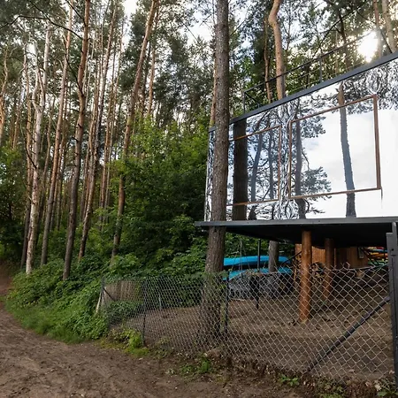 Dom wakacyjny Nad Narvią - Lustrzany Dom Na Drzewach *