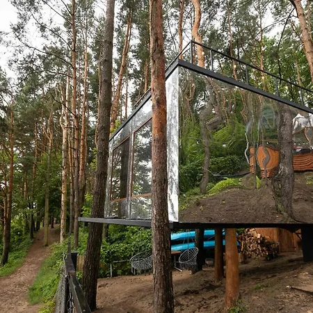 Nad Narvią - Lustrzany Dom Na Drzewach *